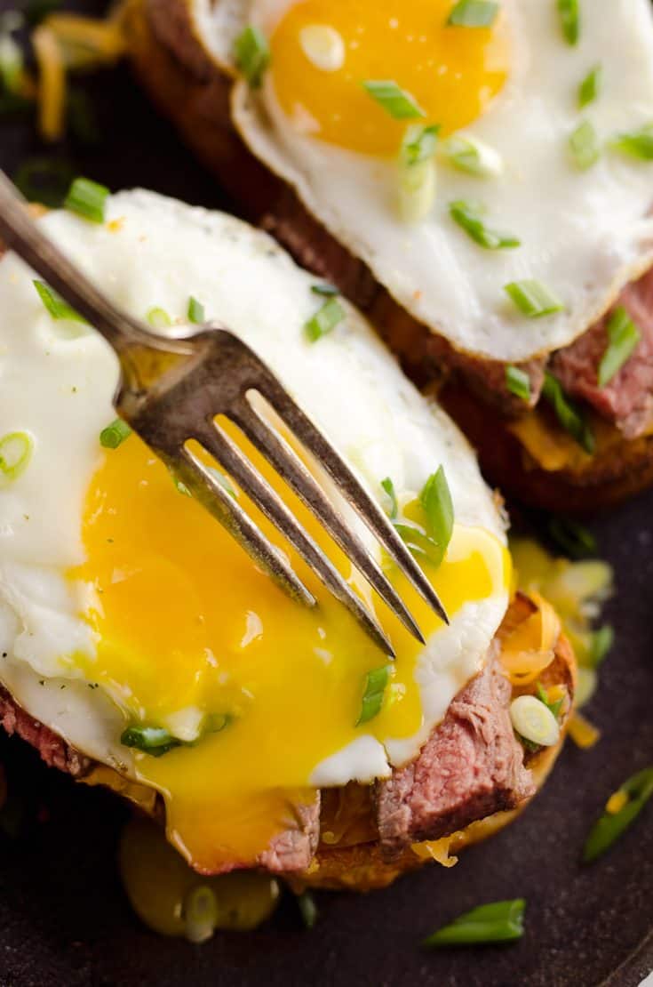 Breakfast Steak & Cheddar Toasts - Brunch Recipe