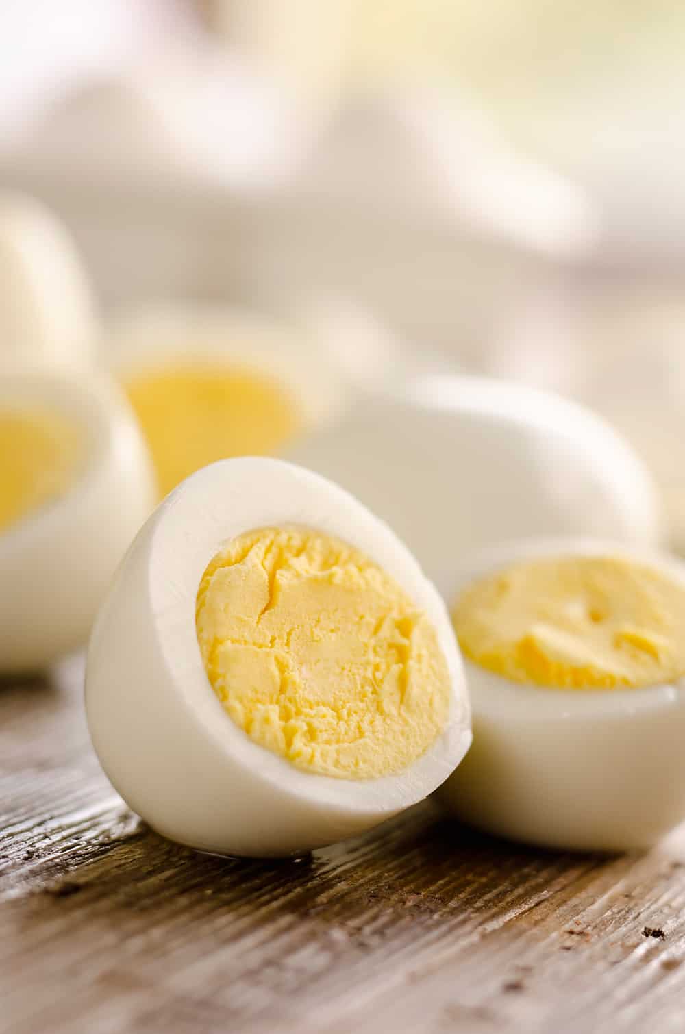 https://www.thecreativebite.com/wp-content/uploads/2017/04/How-to-Make-Perfect-Hard-Boiled-Eggs-Pressure-Cooker-The-Creative-Bite-1-copy.jpg